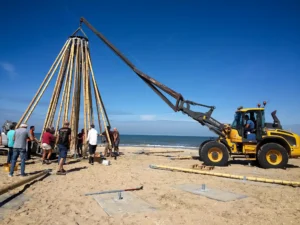 Assembly of the Mobile Bamboo Theatre at the Beach
