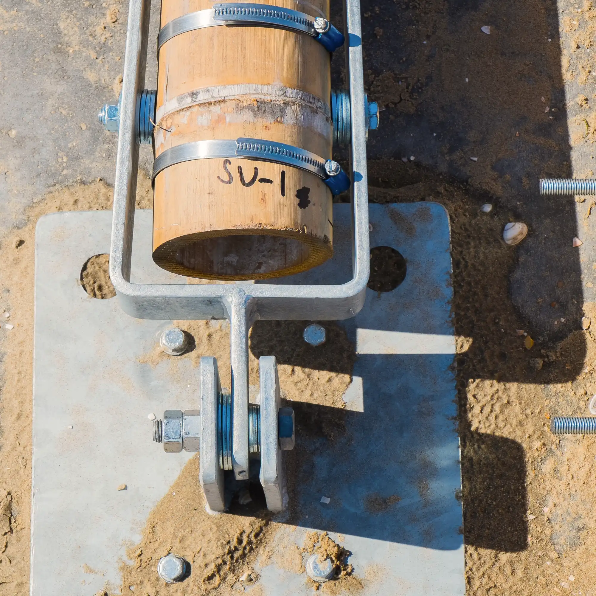 Custom steel crown joinery system for structural Guadua bamboo poles