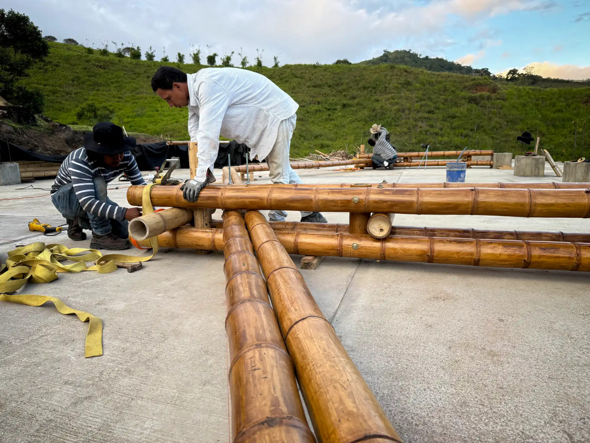 Assembly of prefabricated guadua trusses