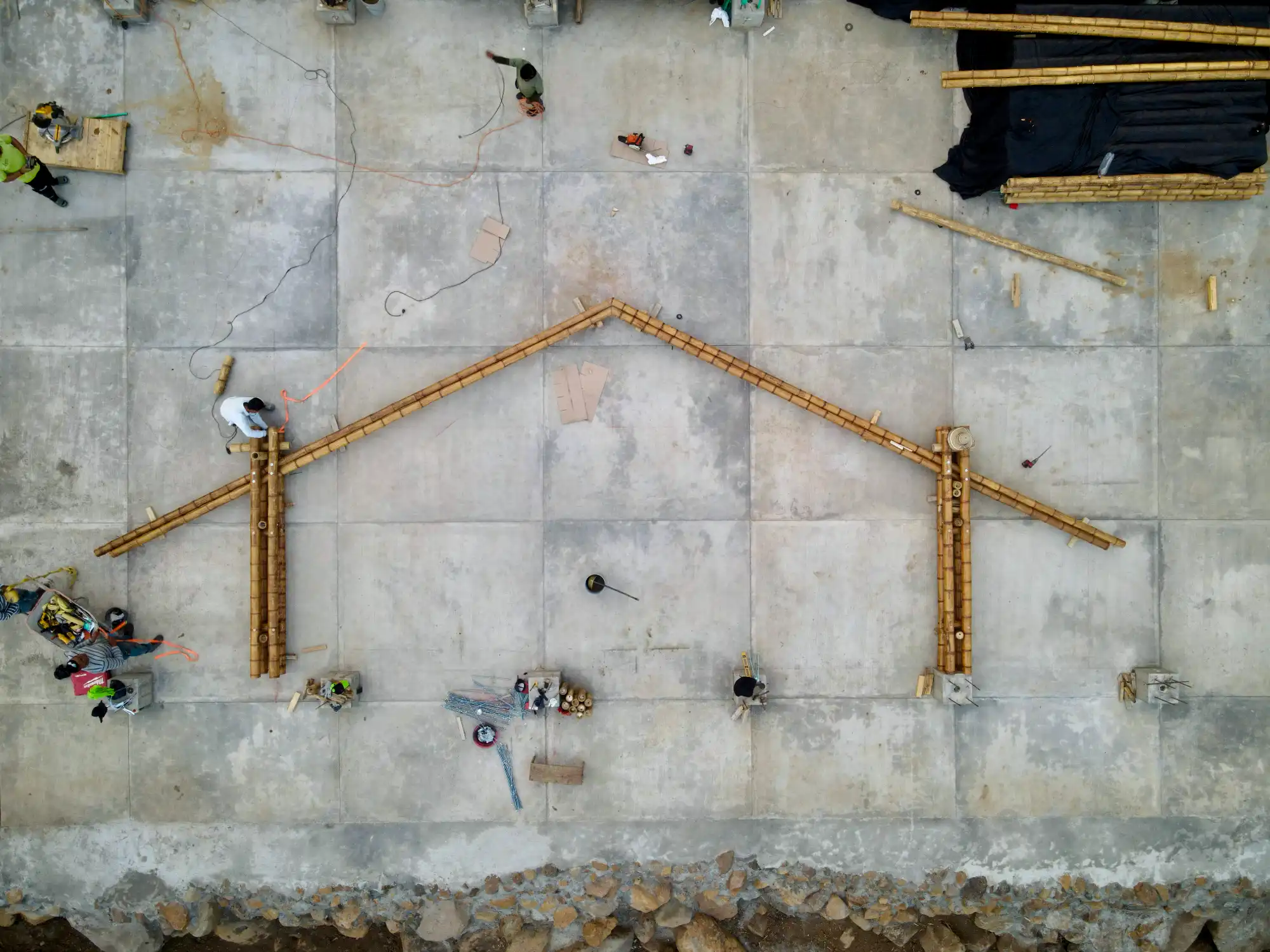 Assembly of prefabricated guadua trusses