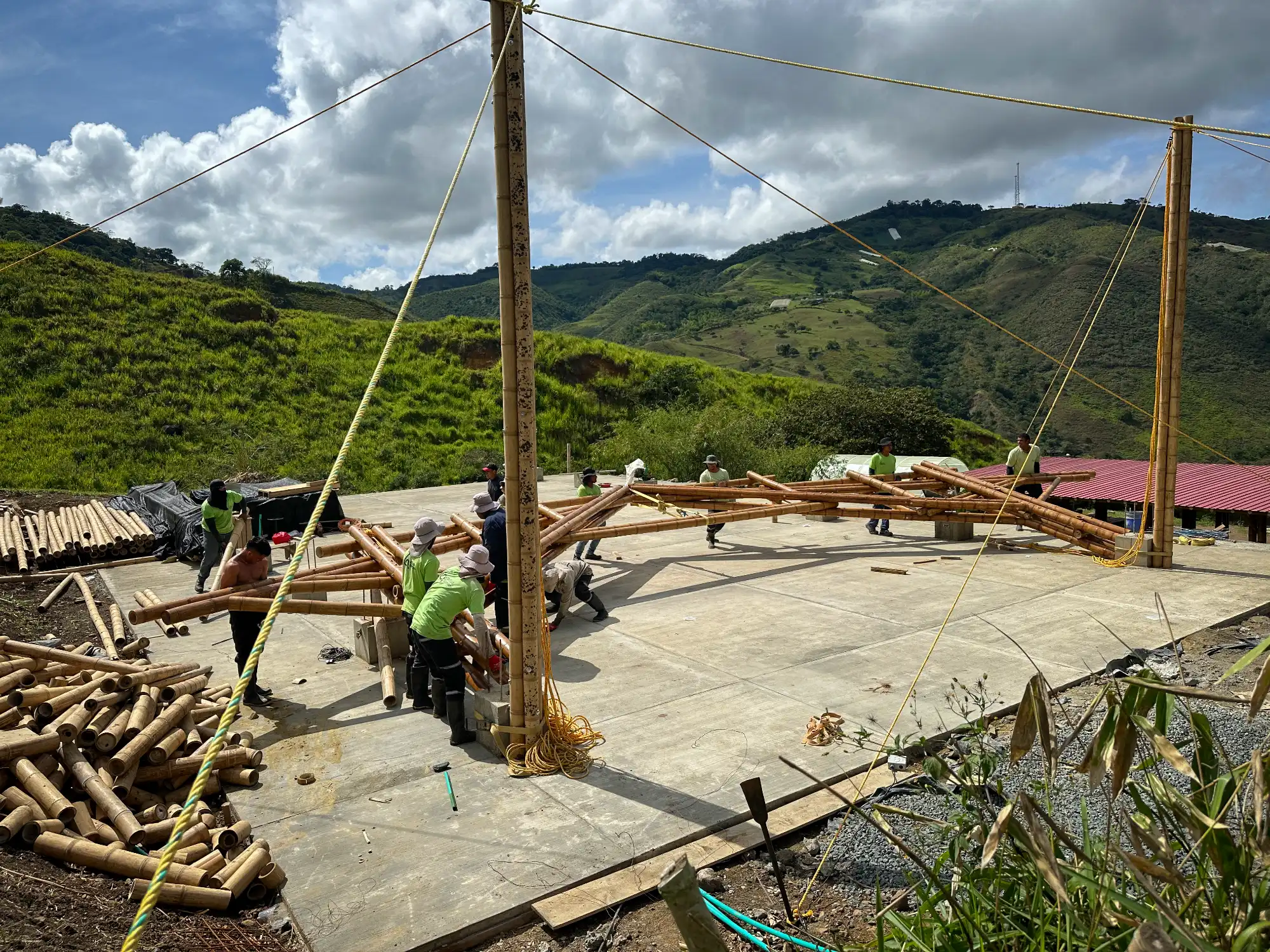 Manual lifting and positioning of bamboo trusses with pulleys and ropes