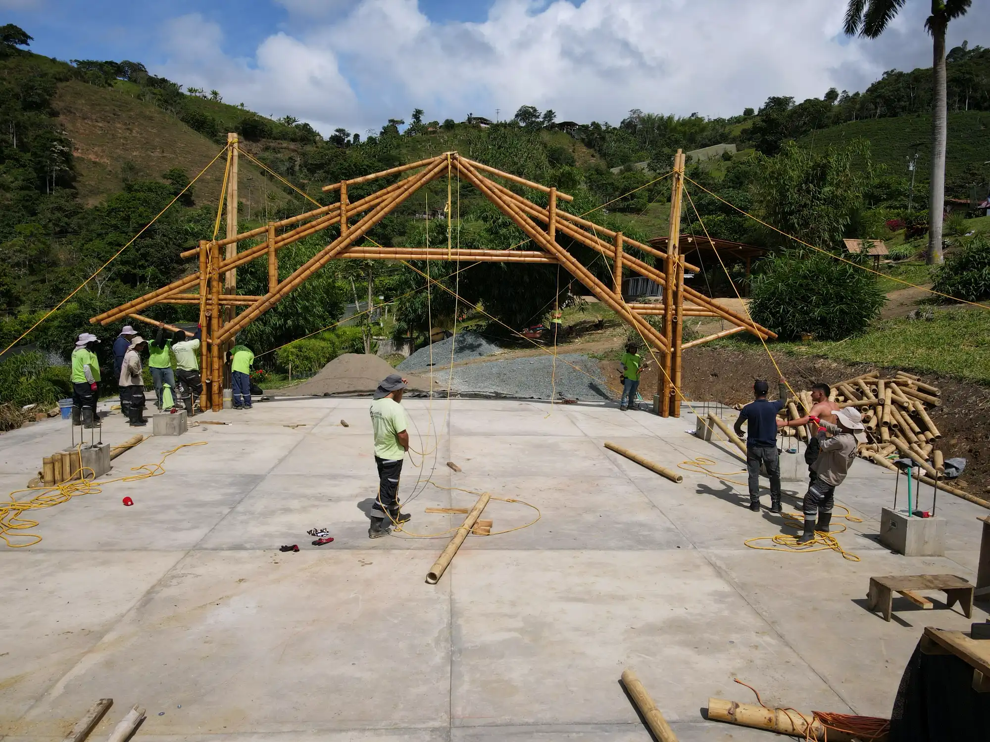 Manual lifting and positioning of bamboo trusses with pulleys and ropes
