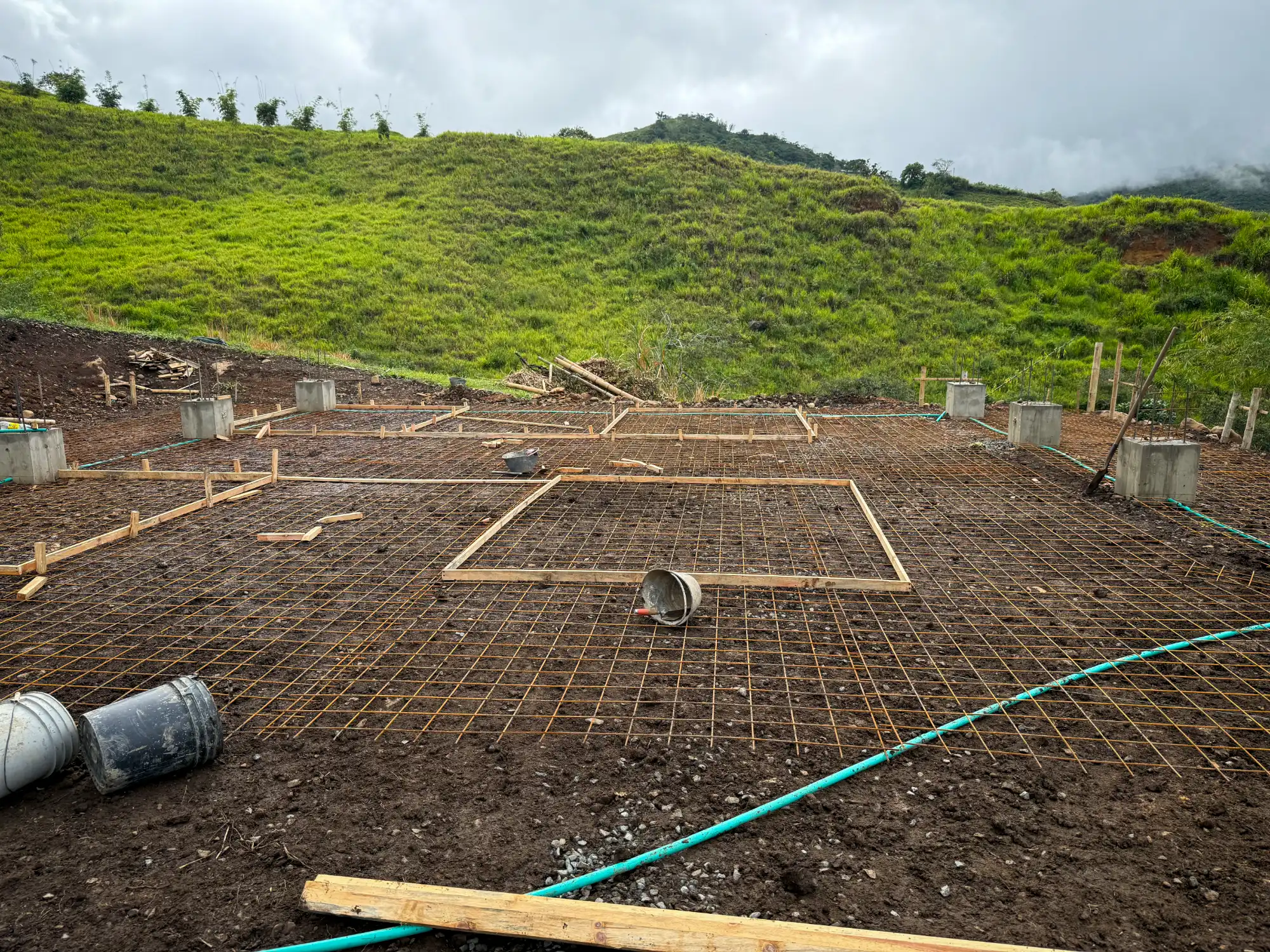 Installation of reinforced concrete slab for industrial floor