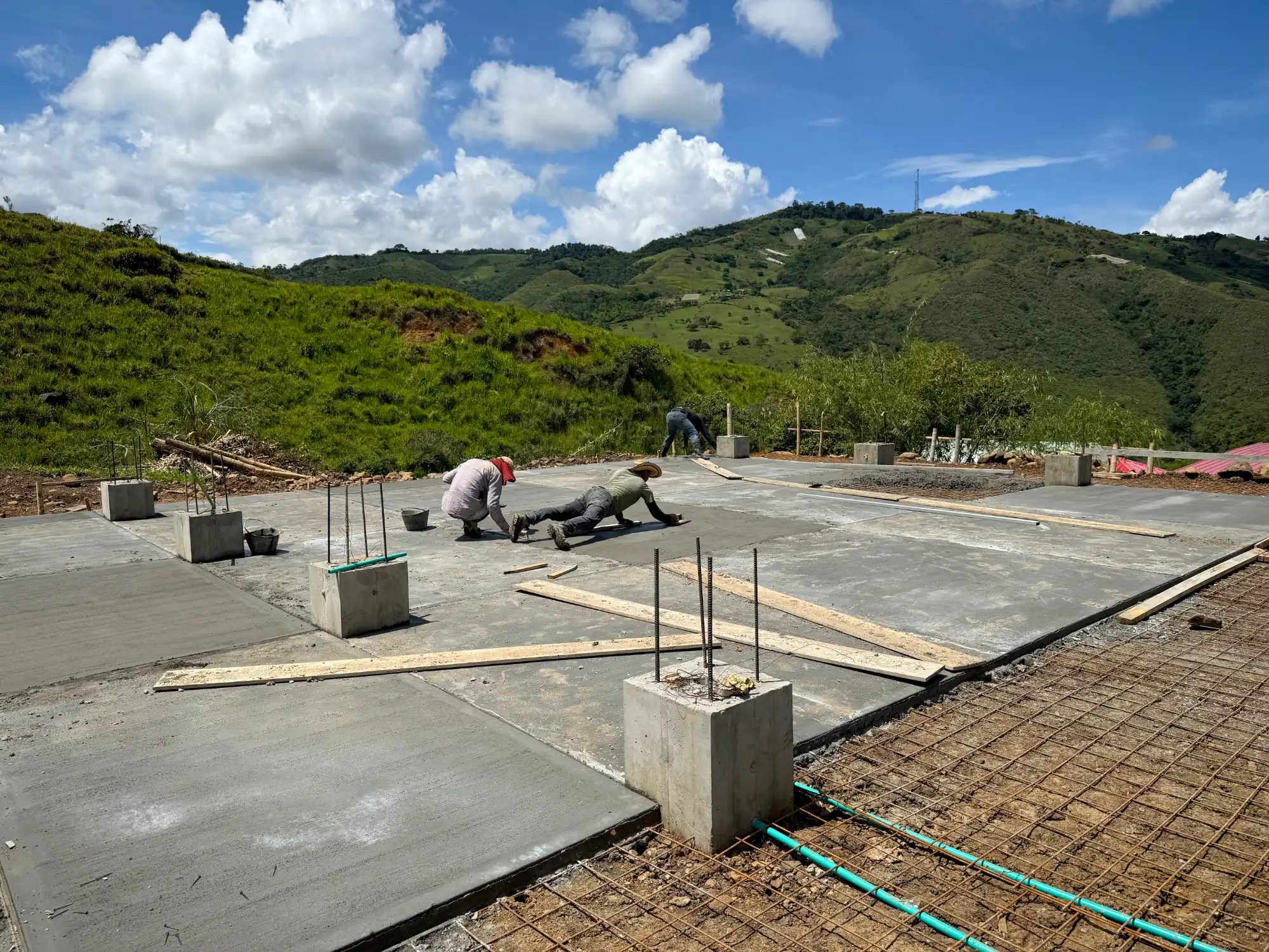 Installation of reinforced concrete slab for industrial floor