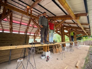 Manufacturing process of high-strength bamboo beams in the Tres Brisas pavilion