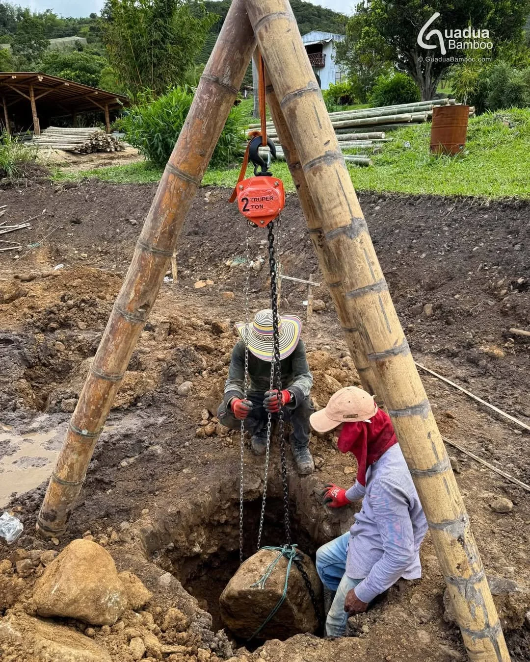Lifting Rocks with a Guadua Bamboo Tripod Lifting Rocks with a Guadua Bamboo Tripod