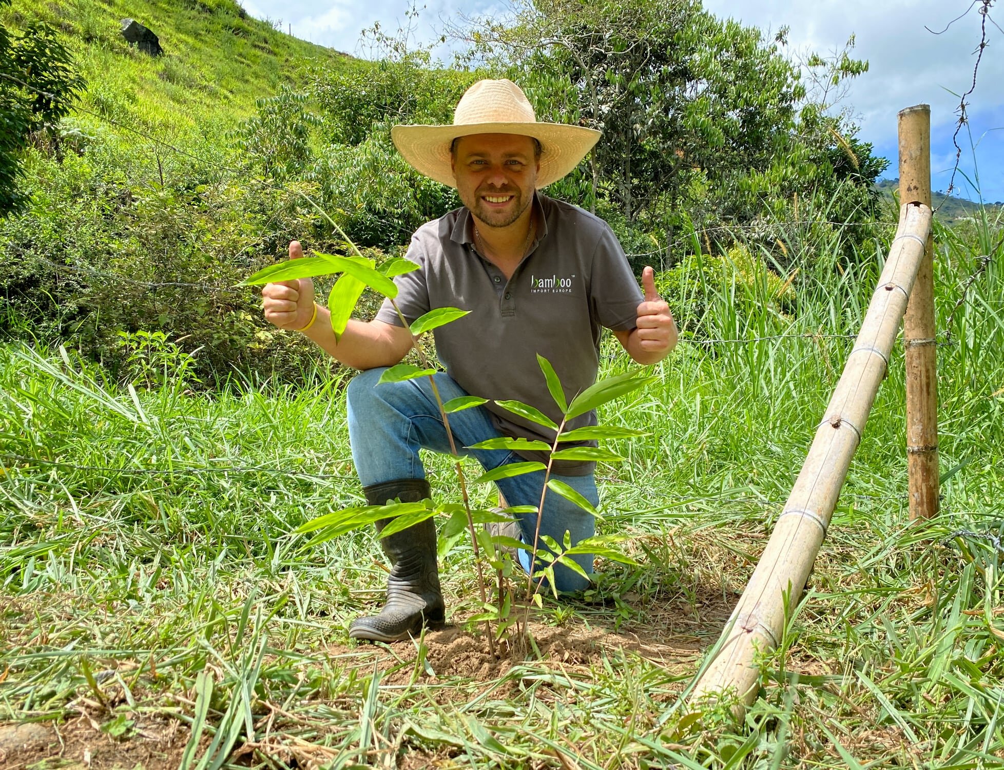 Masters of Bamboo, the First Company to Adopt a Bamboo in Colombia!
