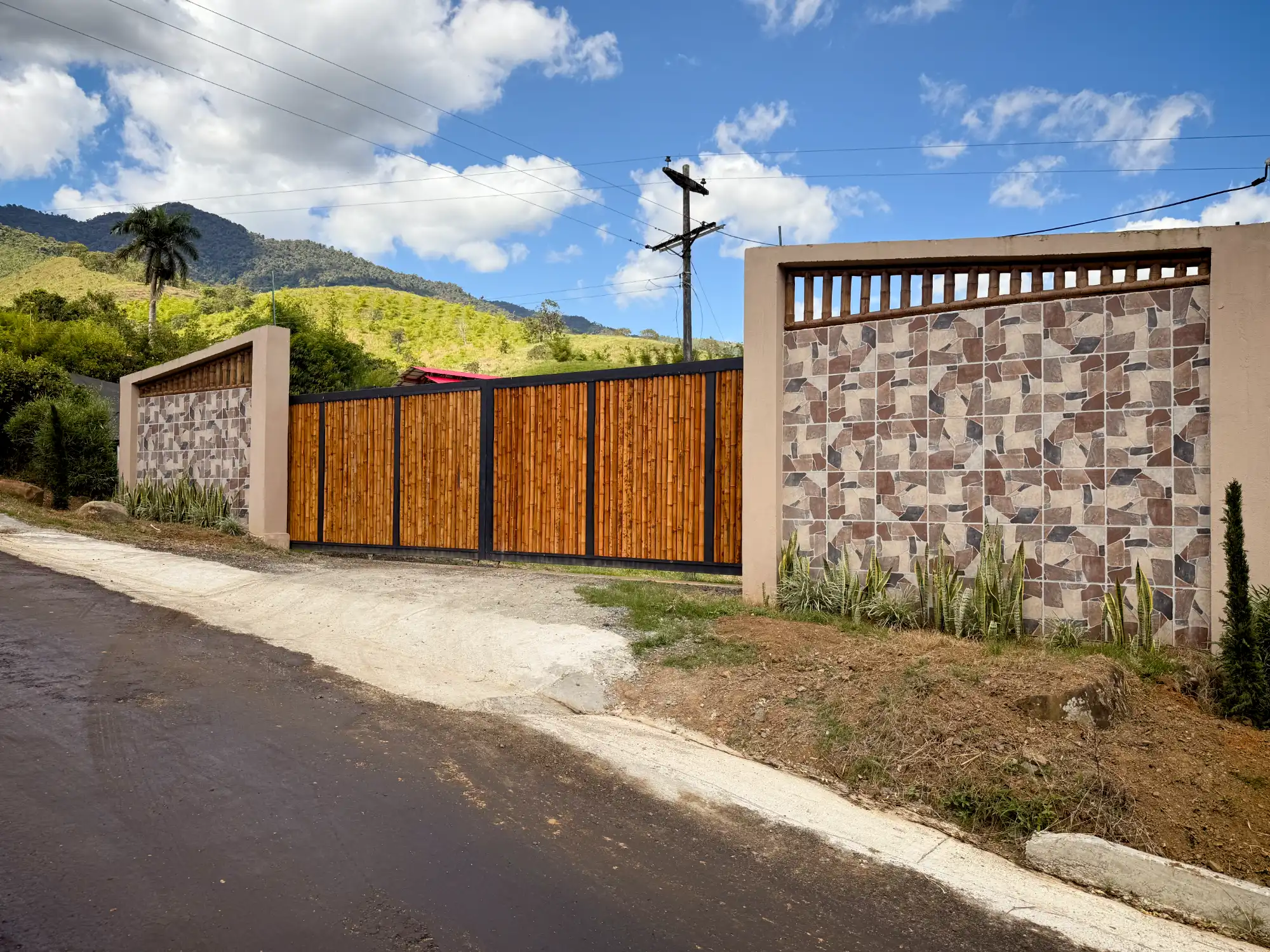 Luxury entrance gate design using premium Guadua Bamboo in Colombia