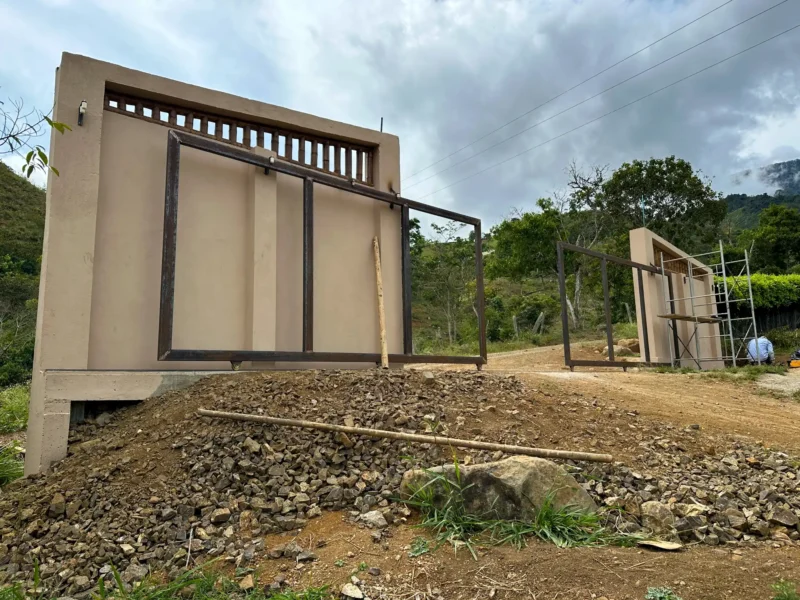 Luxury entrance gate design using premium Guadua Bamboo in Colombia