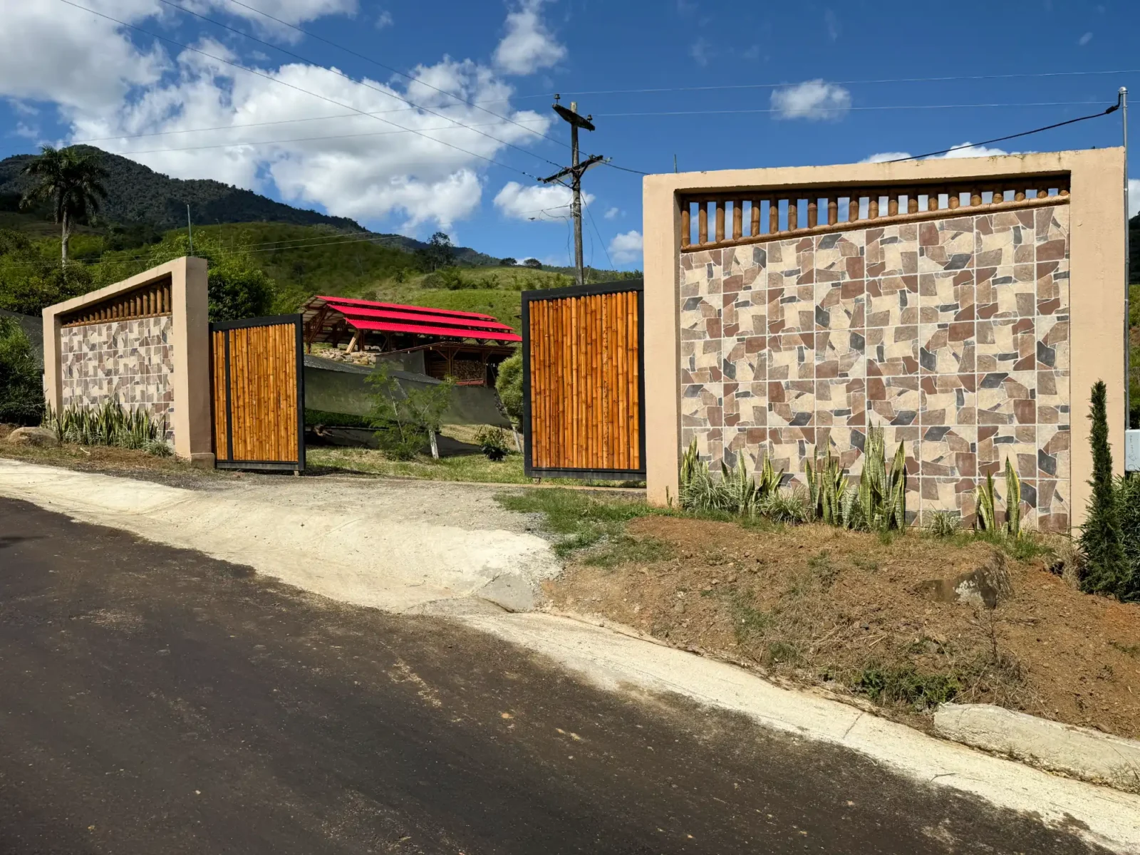 Luxury entrance gate design using premium Guadua Bamboo in Colombia