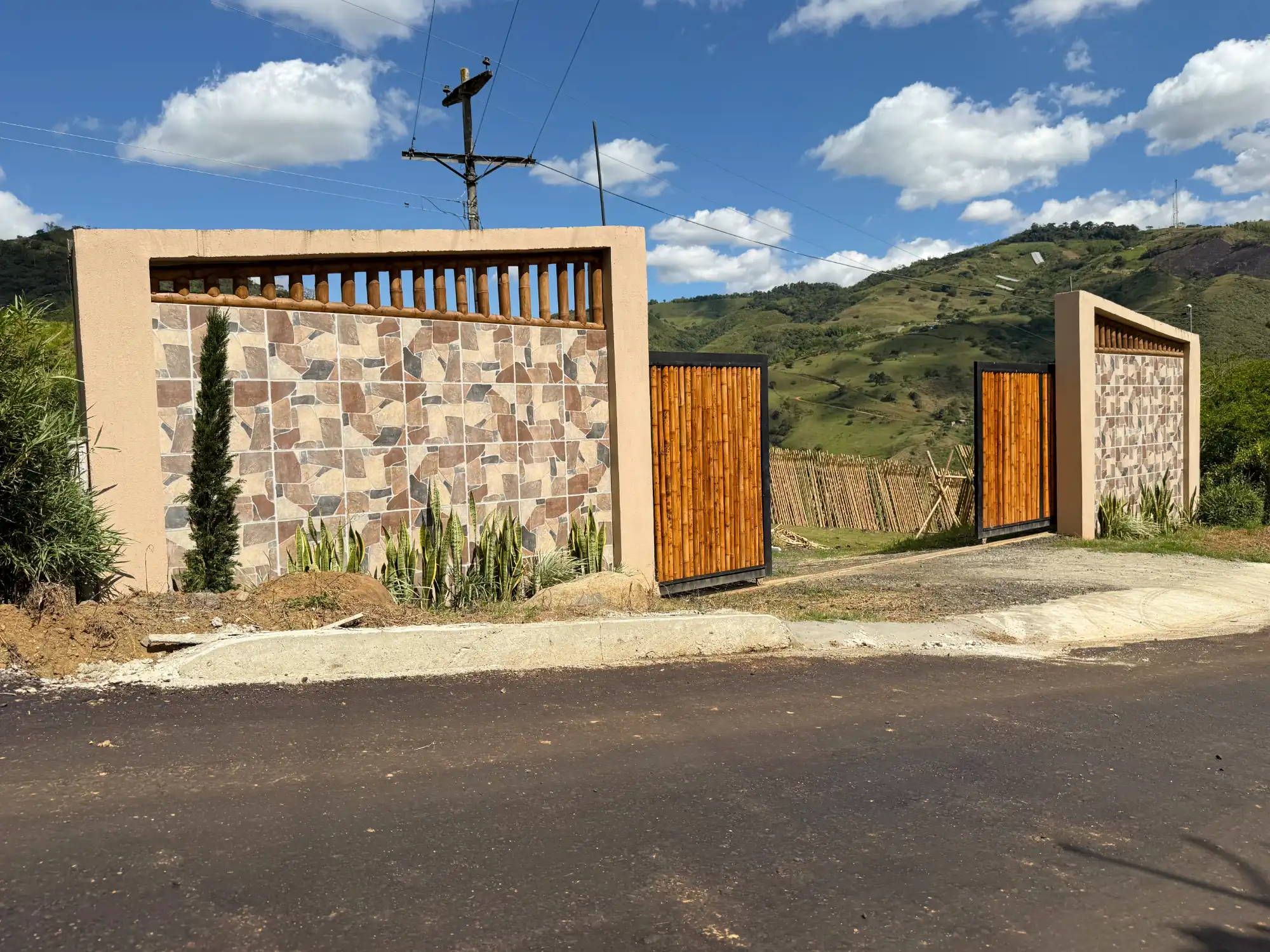 Luxury entrance gate design using premium Guadua Bamboo in Colombia
