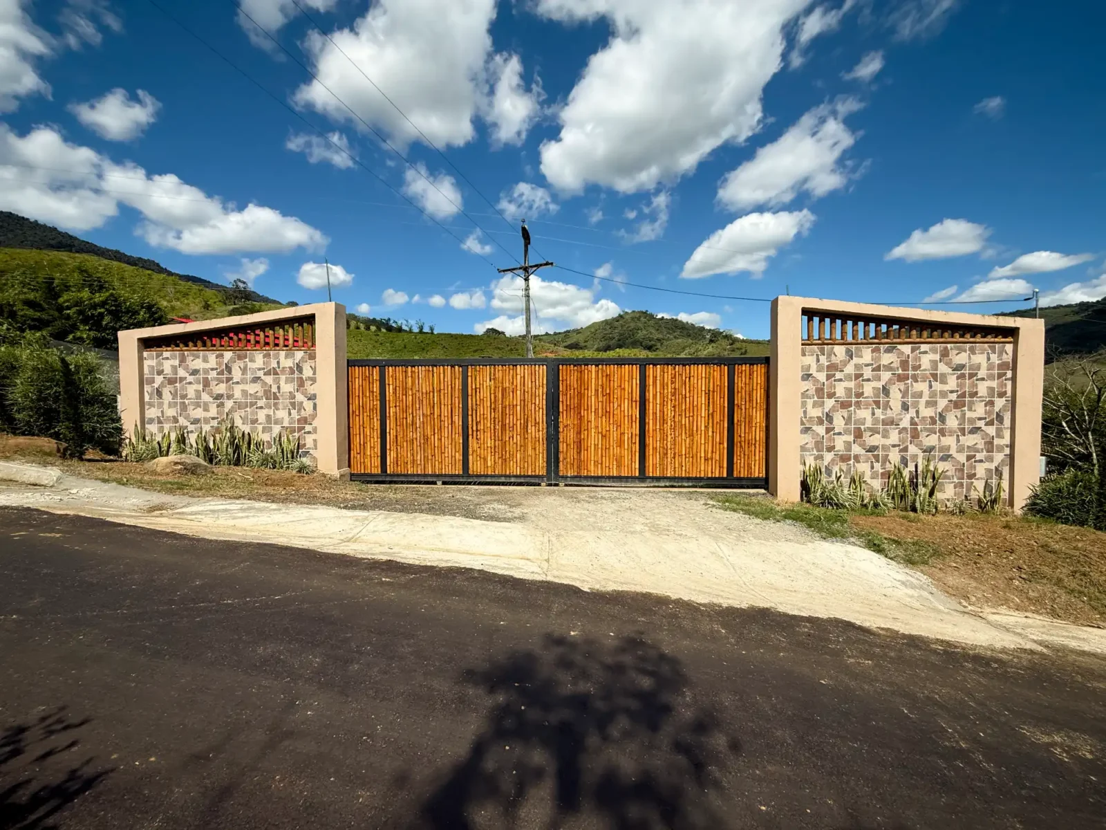 Luxury entrance gate design using premium Guadua Bamboo in Colombia