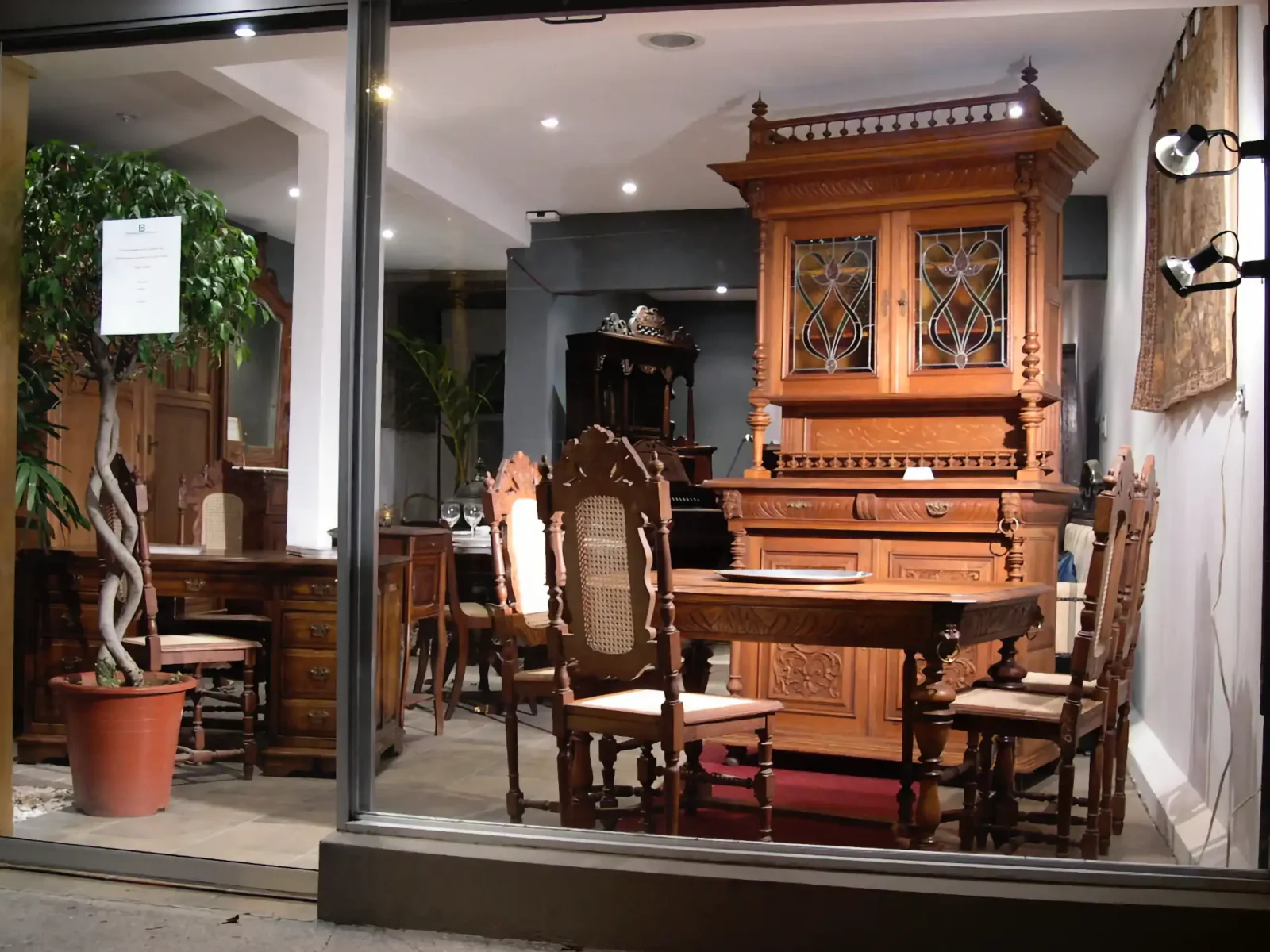 antique-furniture-stephane-schroder Antique furniture strore in Costa Rica