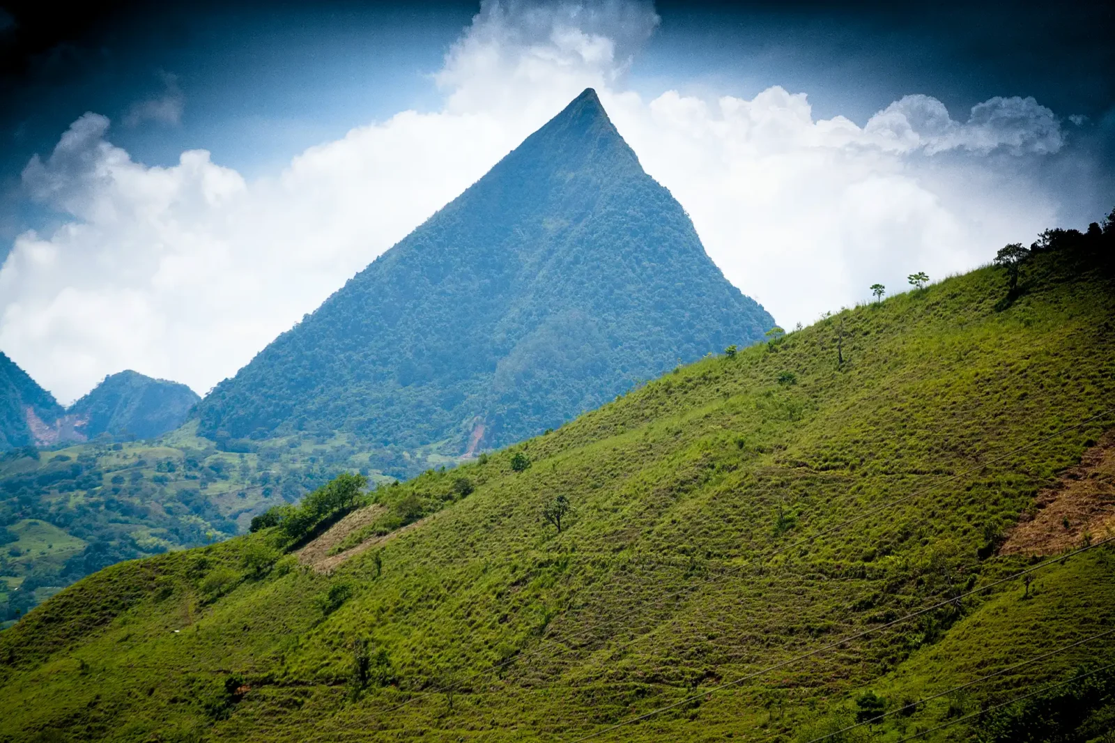 Cerro Tusa: The tallest natural pyramid on Earth Cerro Tusa: The tallest natural pyramid on Earth