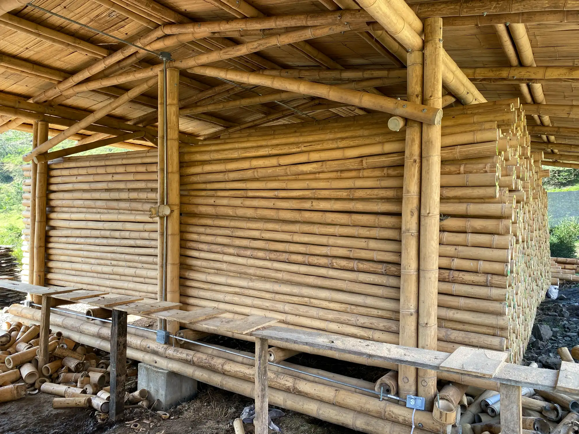 Fissure free graded bamboo poles